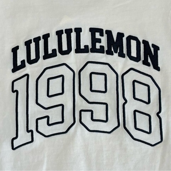 NWT Lululemon Relaxed Fit Cotton Graphic Jersey Tee Size 2 In Butter Cream - Picture 3 of 6